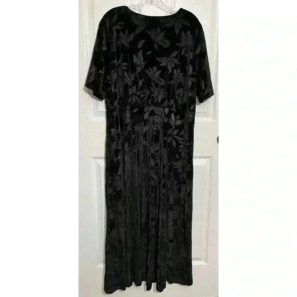 NWOT POLAGRAM  Black Floral Faux Wrap Velvet Maxi V-Neck Dress | size 3XL - Picture 2 of 10